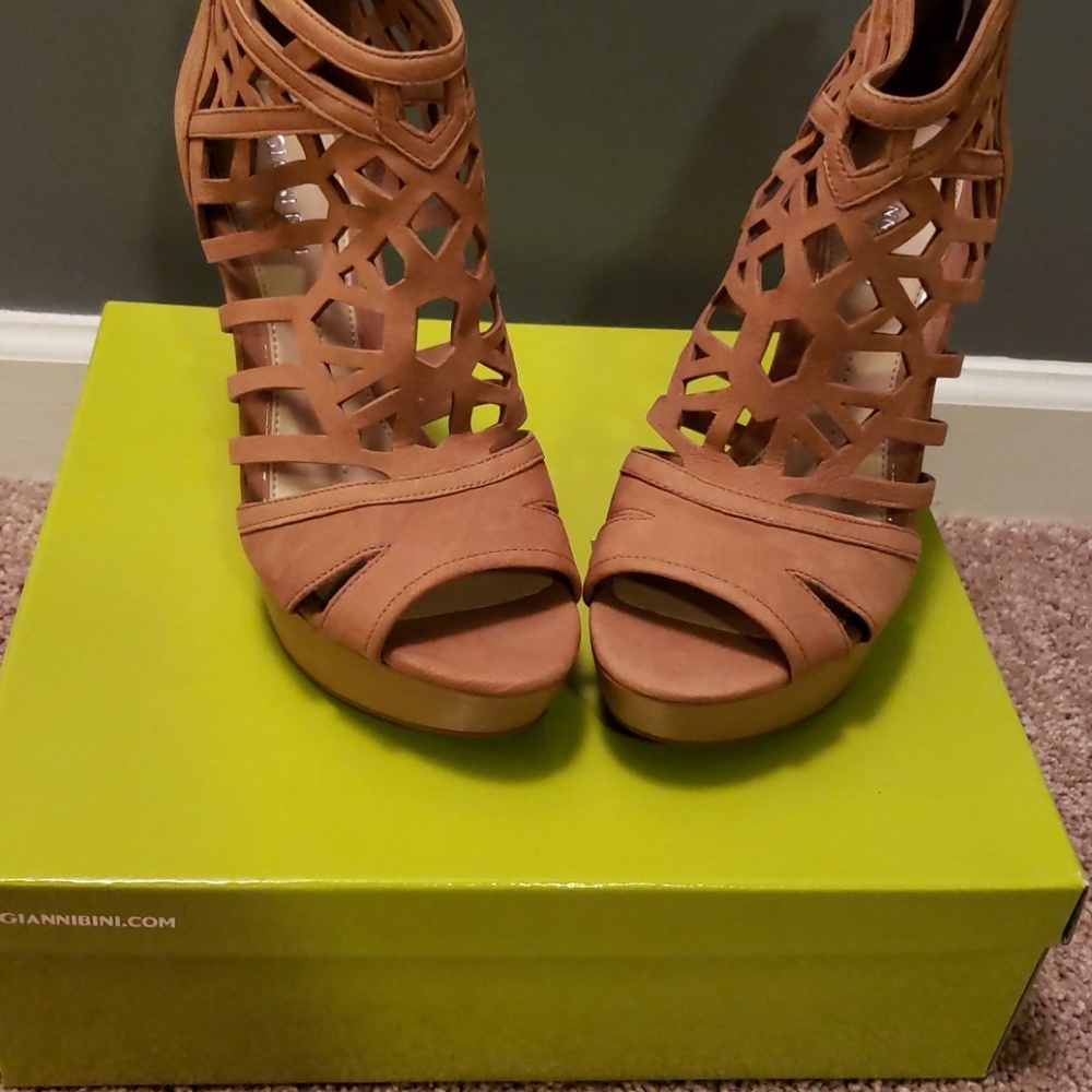 Gianni Bini Tan Wedges